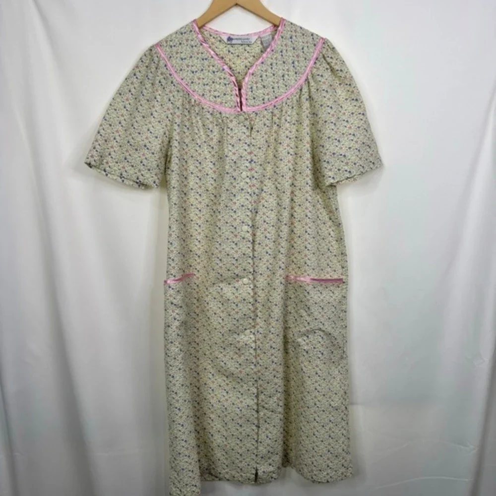 Morning Glory by Jasmine Rose Floral Robe Size M Button Front Pockets